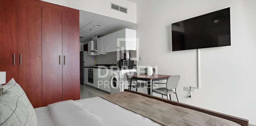Studio Apartment in Park Towers, UAE No. 211383