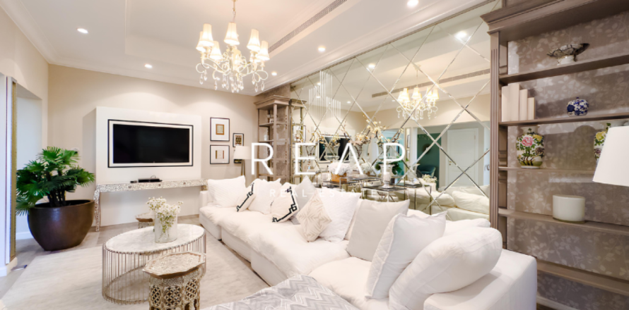 Villa de 3 dormitorios en Canal Cove Villas, UAE No. 28996