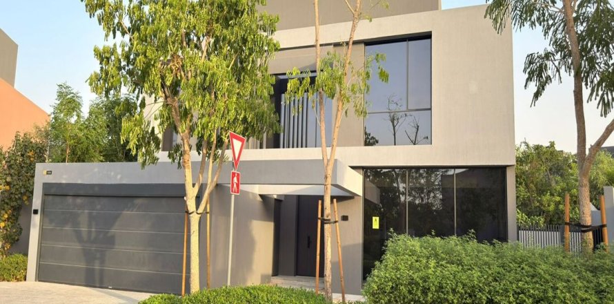 Commercial property de 5 chambres à Tilal City, UAE No. 131055