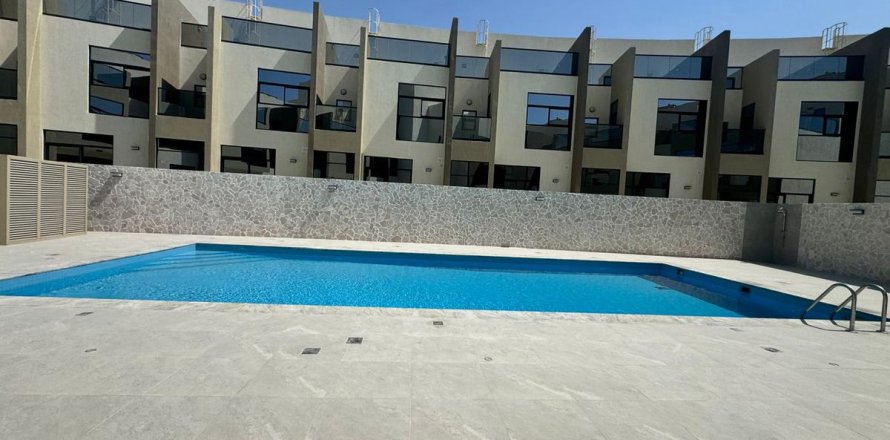 4 bedrooms Townhouse in Dubai, UAE No. 219030