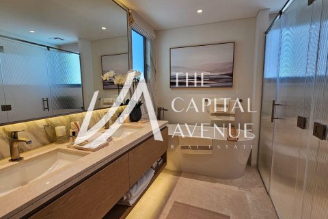 7 bedrooms Villa in Abu Dhabi, UAE No. 223541 11