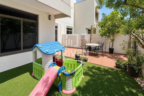 Таунхаус с 3 спальнями в Hayat Townhouses, ОАЭ №211444 13