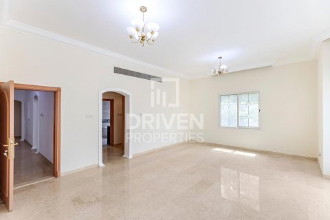 Villa de 6 dormitorios en Al Barsha 2, UAE No. 202719 8