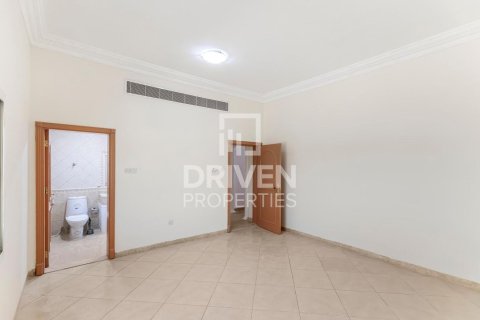Villa de 6 dormitorios en Al Barsha 2, UAE No. 202719 21