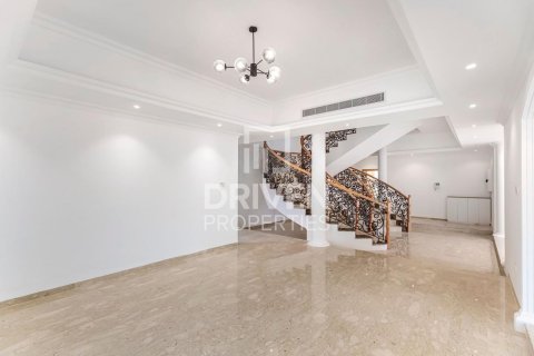 Villa de 6 dormitorios en Al Barsha 2, UAE No. 202719 4
