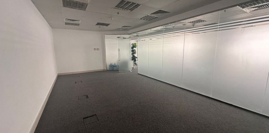 117.8m² Office in Dubai, UAE No. 215850