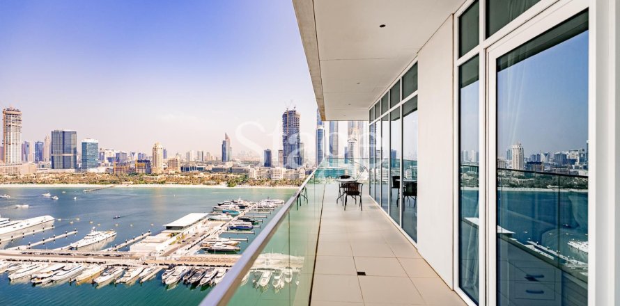 Appartement de 3 chambres à EMAAR Beachfront, UAE No. 118016