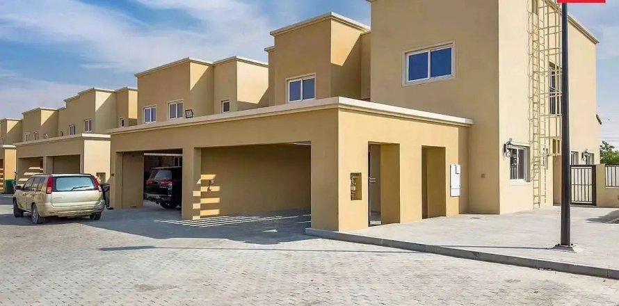 4 bedrooms Villa in Dubai, UAE No. 213246