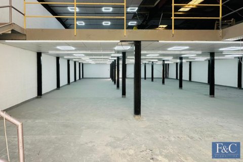 635m² Warehouse in Al Quoz Industrial Area, UAE No. 153833