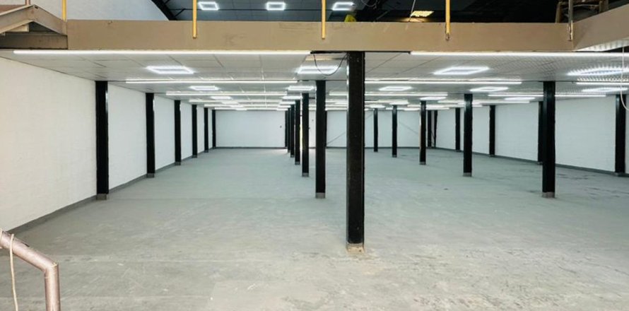 635m² Warehouse in Al Quoz Industrial Area, UAE No. 153833