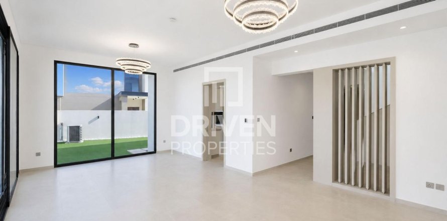 Villa de 5 dormitorios en Jebel Ali, UAE No. 223139