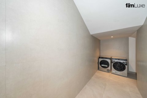 5 bedrooms Villa in Dubai, UAE No. 216094 4
