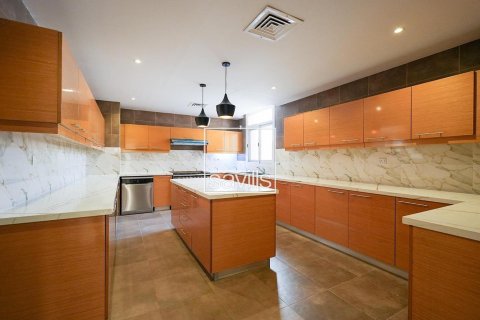 Villa de 5 dormitorios en Khalifa City, UAE No. 217433 7