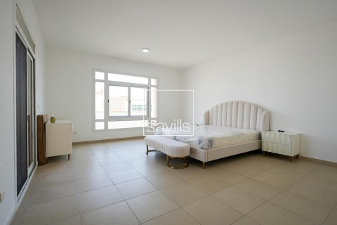 Villa de 5 dormitorios en Khalifa City, UAE No. 217433 17