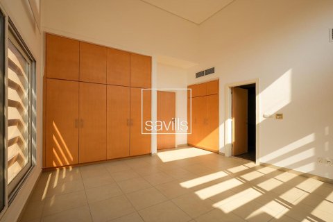 Villa de 5 dormitorios en Khalifa City, UAE No. 217433 10