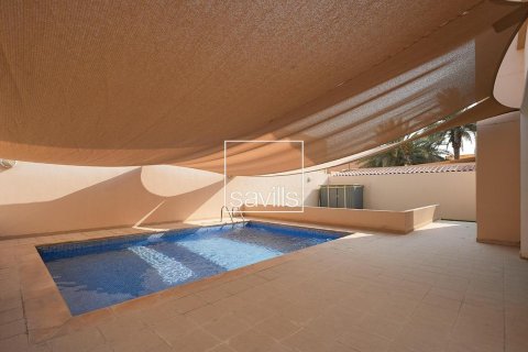 Villa de 5 dormitorios en Khalifa City, UAE No. 217433 3