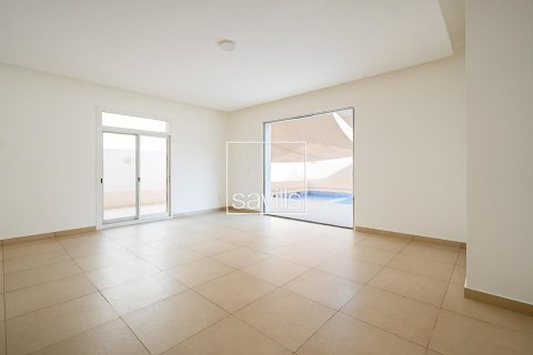 Villa de 5 dormitorios en Khalifa City, UAE No. 217433 8