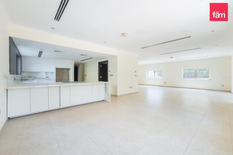 3 bedrooms Villa in Dubai, UAE No. 210933 7