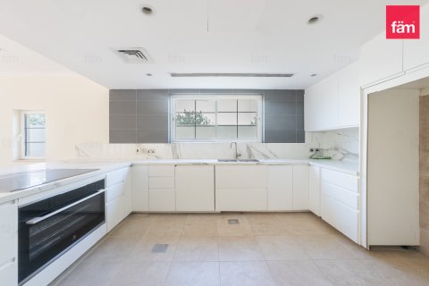 3 bedrooms Villa in Dubai, UAE No. 210933 8
