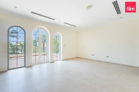 3 bedrooms Villa in Dubai, UAE No. 210933 9