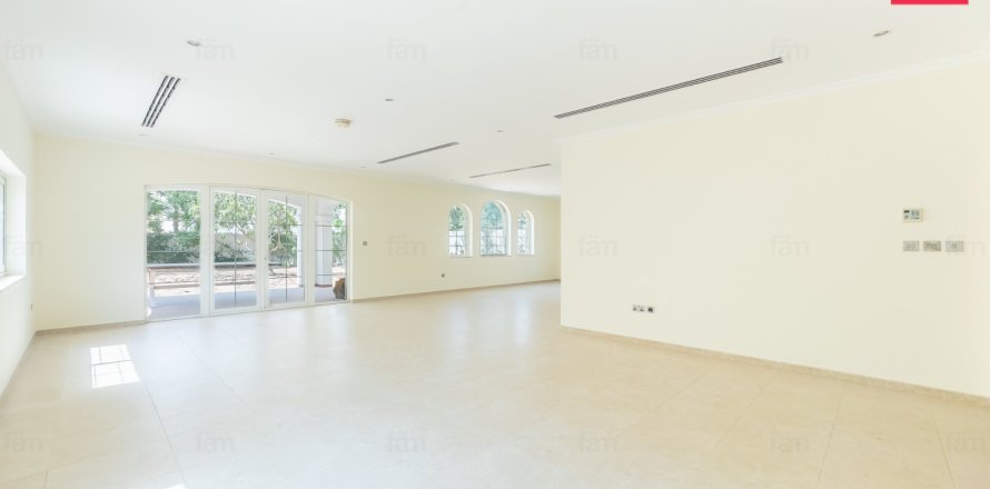 3 bedrooms Villa in Dubai, UAE No. 210933