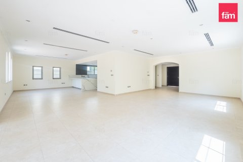 3 bedrooms Villa in Dubai, UAE No. 210933 3