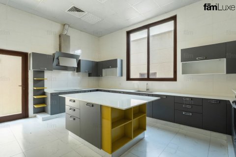 Вилла с 7 спальнями в Умм-аль-Шеиф, ОАЭ №149238 22