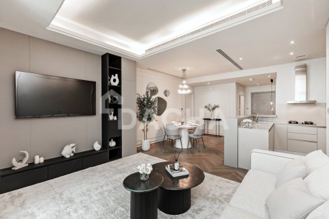 Apartment de 3 dormitorios en The Crescent, UAE No. 207828 4