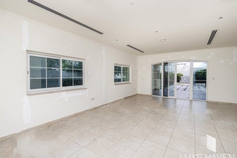 Villa de 3 dormitorios en Legacy, UAE No. 14453 8