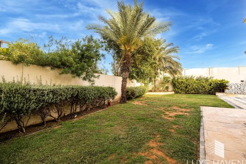Villa de 3 dormitorios en Legacy, UAE No. 14453 22
