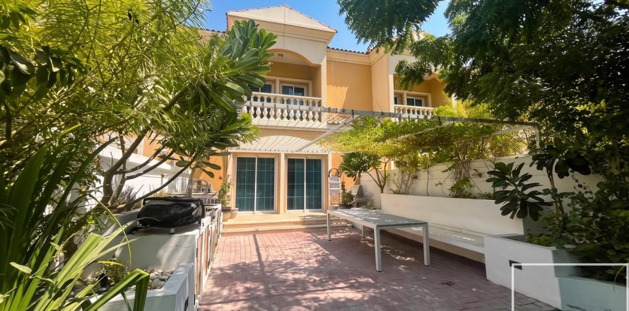 Таунхаус с 2 спальнями в Jumeirah Village Triangle, ОАЭ №214047