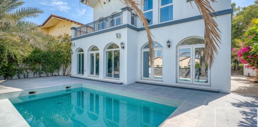 Villa de 4 dormitorios en Jumeirah Golf Estates, UAE No. 214009