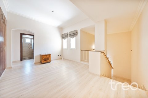 5 bedrooms Villa in Meadows, UAE No. 220759 12