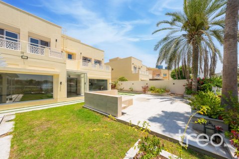 5 bedrooms Villa in Meadows, UAE No. 220759 25