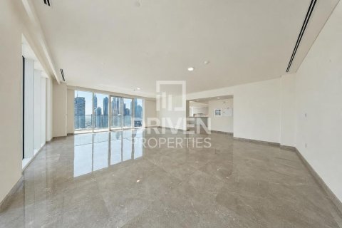 Penthouse de 4 dormitorios en EMAAR Beachfront, UAE No. 204627 7