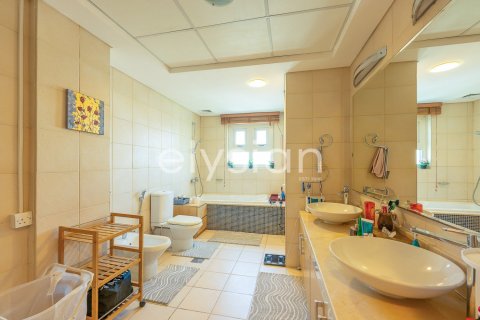Appartement de 3 chambres à Shoreline Apartments, UAE No. 64938 5