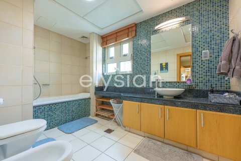 Appartement de 3 chambres à Shoreline Apartments, UAE No. 64938 6