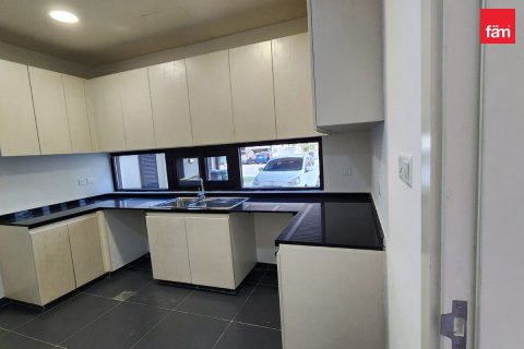 3 bedrooms Townhouse in Dubai, UAE No. 205102 8