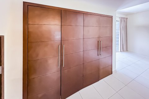 2 bedrooms Apartment in South Ridge 5, UAE No. 213088 4