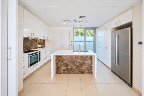 5 bedrooms Townhouse in Al Raha Beach, UAE No. 226459 11