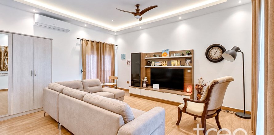 Villa de 5 chambres à Hacienda, UAE No. 220803