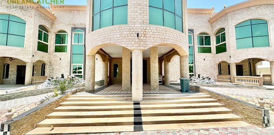 Вилла с 10 спальнями в Seih Al Uraibi, ОАЭ №22392
