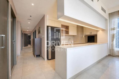 Apartment de 3 dormitorios en Creek Horizon, UAE No. 215207 8