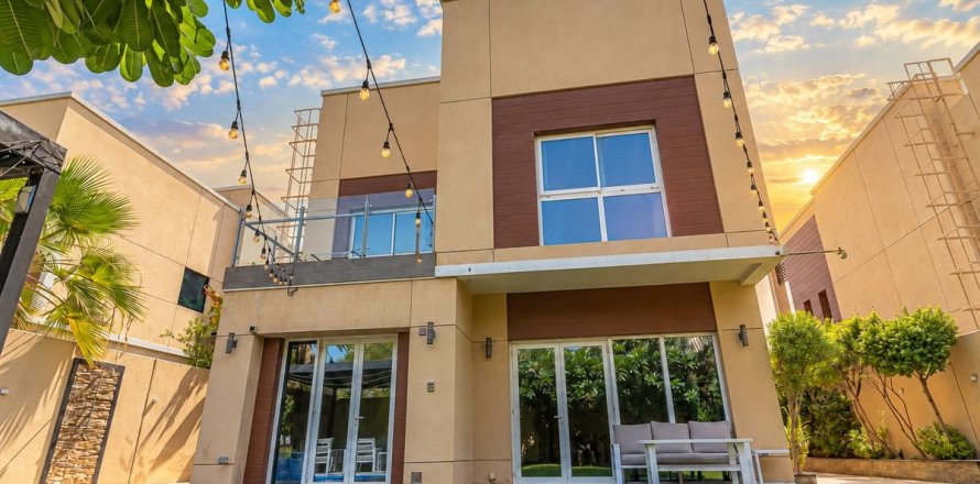 Apartment de 4 dormitorios en Al Barsha, UAE No. 213273