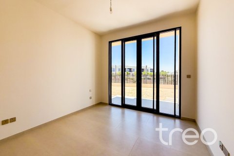 4 bedrooms Villa in Dubai, UAE No. 220779 10
