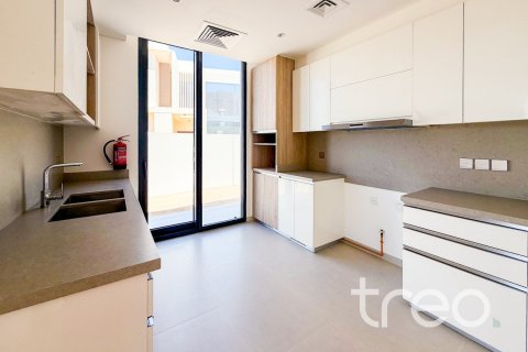 4 bedrooms Villa in Dubai, UAE No. 220779 8