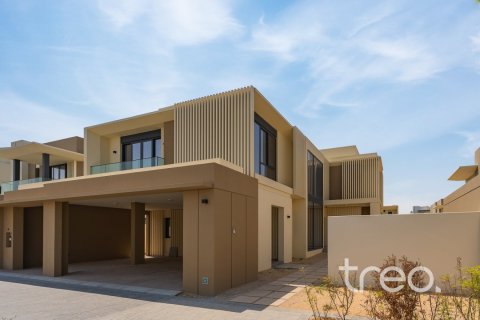 4 bedrooms Villa in Dubai, UAE No. 220779 3