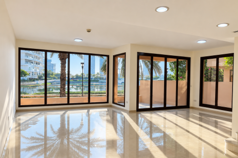 4 bedrooms Townhouse in Jumeirah Islands, UAE No. 213042