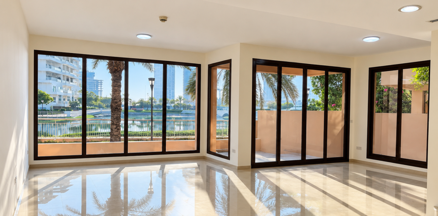 4 bedrooms Townhouse in Jumeirah Islands, UAE No. 213042