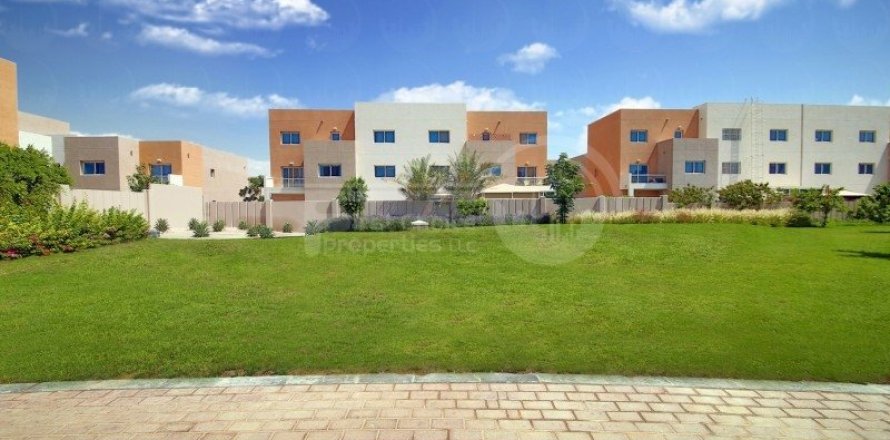 3 غرف نوم فيلا في Al Reef, الإمارات العربية المتحدة رقم 11950
